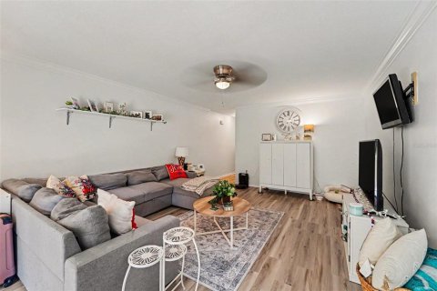 Townhouse in Zephyrhills, Florida 2 bedrooms, 145.02 sq.m. № 2222711 - photo 7