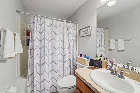 Townhouse in Zephyrhills, Florida 2 bedrooms, 145.02 sq.m. № 2222711 - photo 15