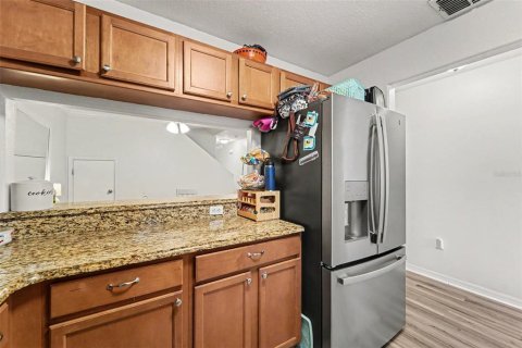 Townhouse in Zephyrhills, Florida 2 bedrooms, 145.02 sq.m. № 2222711 - photo 13