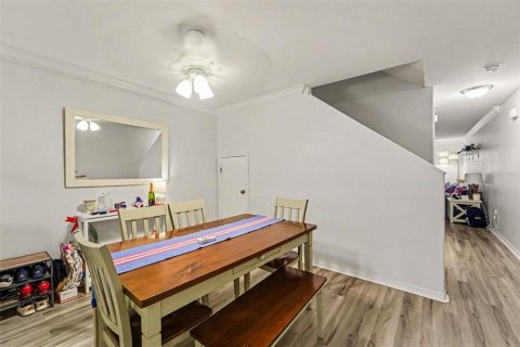 Townhouse in Zephyrhills, Florida 2 bedrooms, 145.02 sq.m. № 2222711 - photo 8