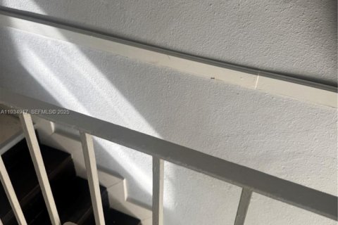 Снять в аренду квартиру в Хайалиа, Флорида 2 спальни, 6130.25м2, № 2035841 - фото 4