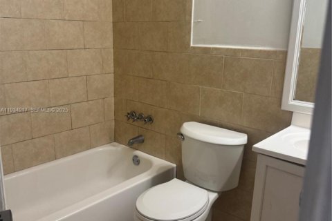 Снять в аренду квартиру в Хайалиа, Флорида 2 спальни, 6130.25м2, № 2035841 - фото 6