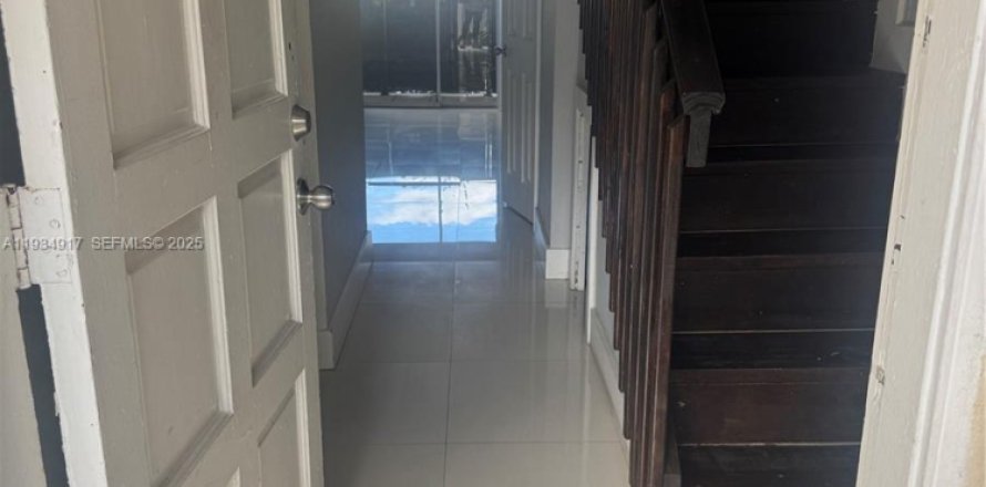 Квартира в Хайалиа, Флорида 2 спальни, 6130.25м2 № 2035841