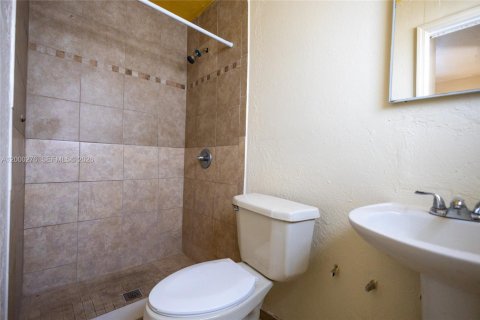 House in Fort Lauderdale, Florida 4 bedrooms, 159.79 sq.m. № 2064740 - photo 6