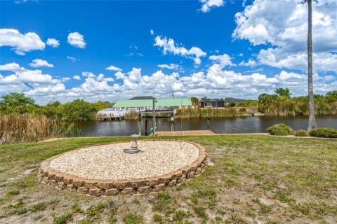 House in Port Charlotte, Florida 2 bedrooms, 140.65 sq.m. № 2155727 - photo 25