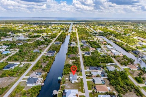 House in Port Charlotte, Florida 2 bedrooms, 140.65 sq.m. № 2155727 - photo 30