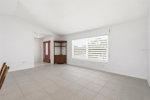 House in Port Charlotte, Florida 2 bedrooms, 140.65 sq.m. № 2155727 - photo 4
