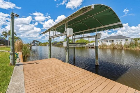 House in Port Charlotte, Florida 2 bedrooms, 140.65 sq.m. № 2155727 - photo 26