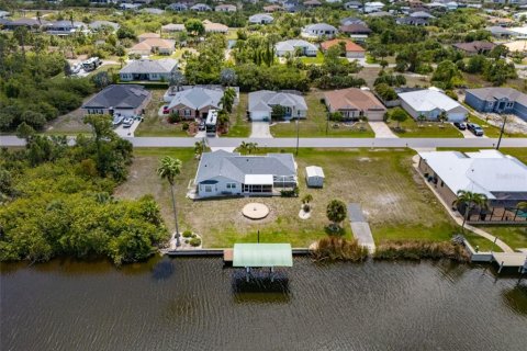 House in Port Charlotte, Florida 2 bedrooms, 140.65 sq.m. № 2155727 - photo 27