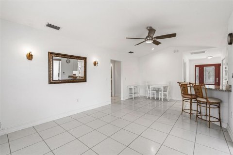 House in Port Charlotte, Florida 2 bedrooms, 140.65 sq.m. № 2155727 - photo 13