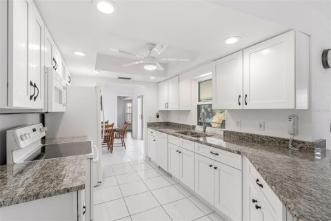 House in Port Charlotte, Florida 2 bedrooms, 140.65 sq.m. № 2155727 - photo 8