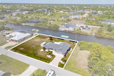 House in Port Charlotte, Florida 2 bedrooms, 140.65 sq.m. № 2155727 - photo 29