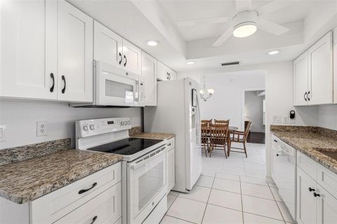 House in Port Charlotte, Florida 2 bedrooms, 140.65 sq.m. № 2155727 - photo 9