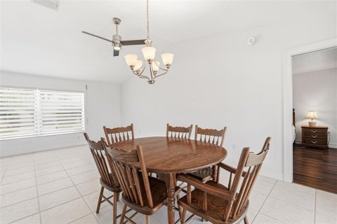 House in Port Charlotte, Florida 2 bedrooms, 140.65 sq.m. № 2155727 - photo 6