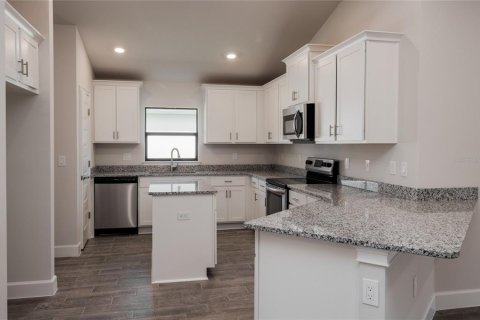 House in Auburndale, Florida 4 bedrooms, 204.38 sq.m. № 990674 - photo 18