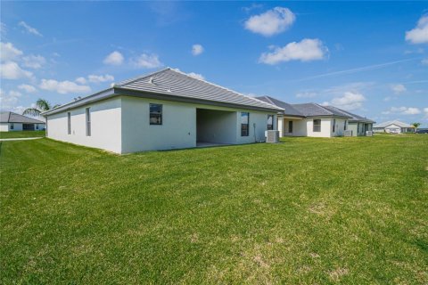 House in Auburndale, Florida 4 bedrooms, 204.38 sq.m. № 990674 - photo 9