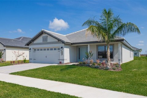 House in Auburndale, Florida 4 bedrooms, 204.38 sq.m. № 990674 - photo 3