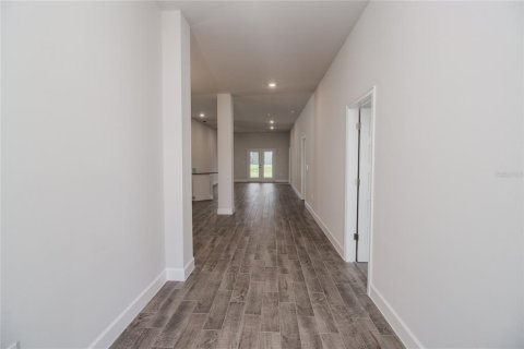 House in Auburndale, Florida 4 bedrooms, 204.38 sq.m. № 990674 - photo 13