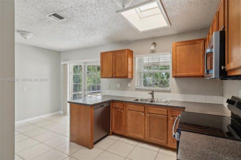 Купить виллу или дом в Лейк-Уорт, Флорида 2 спальни, 101.82м2, № 2006740 - фото 8