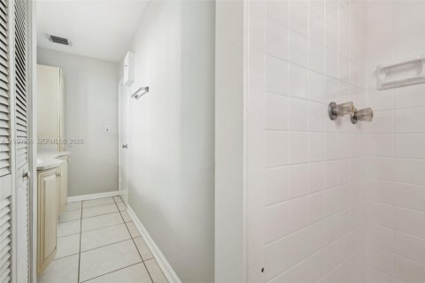 Купить виллу или дом в Лейк-Уорт, Флорида 2 спальни, 101.82м2, № 2006740 - фото 14