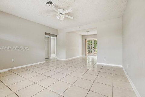 Купить виллу или дом в Лейк-Уорт, Флорида 2 спальни, 101.82м2, № 2006740 - фото 4