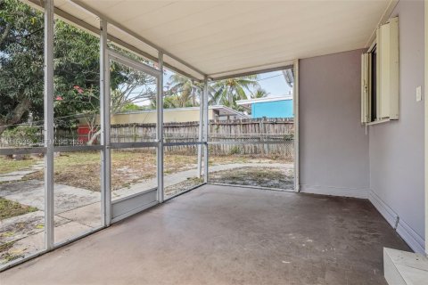 Купить виллу или дом в Лейк-Уорт, Флорида 2 спальни, 101.82м2, № 2006740 - фото 25