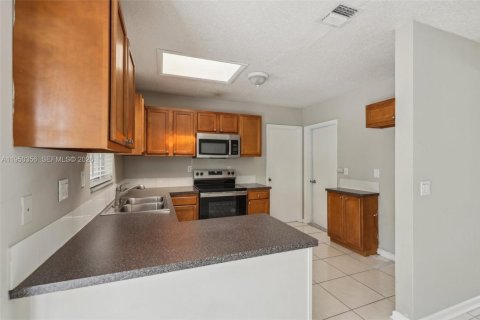 Купить виллу или дом в Лейк-Уорт, Флорида 2 спальни, 101.82м2, № 2006740 - фото 9