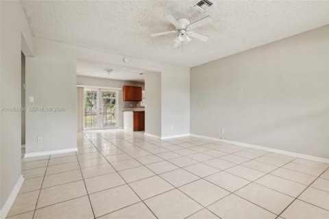 Купить виллу или дом в Лейк-Уорт, Флорида 2 спальни, 101.82м2, № 2006740 - фото 5