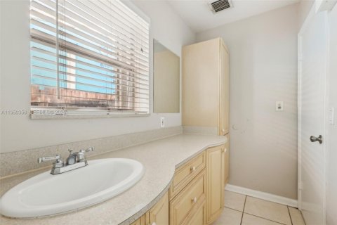 Купить виллу или дом в Лейк-Уорт, Флорида 2 спальни, 101.82м2, № 2006740 - фото 15