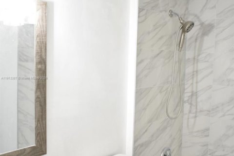 Condominio en alquiler en North Miami Beach, Florida, 2 dormitorios, 94.02 m2 № 1969428 - foto 12