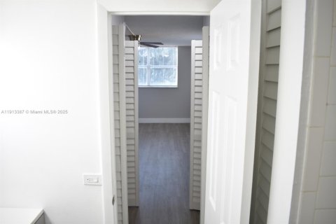 Condominio en alquiler en North Miami Beach, Florida, 2 dormitorios, 94.02 m2 № 1969428 - foto 19