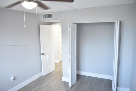 Condominio en alquiler en North Miami Beach, Florida, 2 dormitorios, 94.02 m2 № 1969428 - foto 11