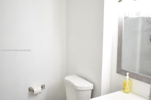 Condominio en alquiler en North Miami Beach, Florida, 2 dormitorios, 94.02 m2 № 1969428 - foto 17