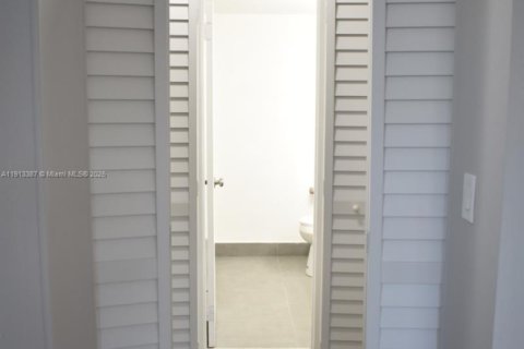 Condominio en alquiler en North Miami Beach, Florida, 2 dormitorios, 94.02 m2 № 1969428 - foto 16