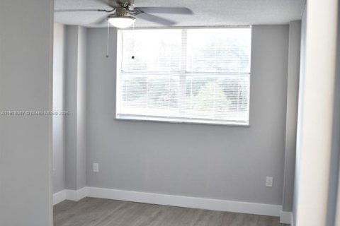 Condominio en alquiler en North Miami Beach, Florida, 2 dormitorios, 94.02 m2 № 1969428 - foto 10