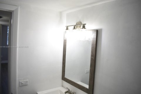 Condominio en alquiler en North Miami Beach, Florida, 2 dormitorios, 94.02 m2 № 1969428 - foto 13