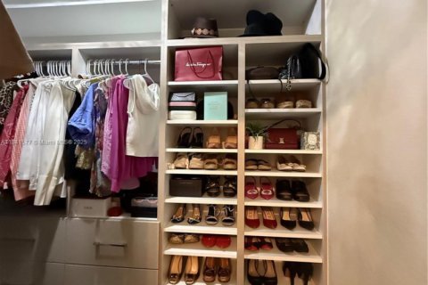 Купить виллу или дом в Майами, Флорида 4 спальни, 233.37м2, № 1957969 - фото 28