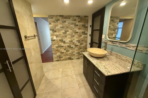 Купить кондоминиум в Холливуд, Флорида 2 спальни, 119.57м2, № 1977758 - фото 21