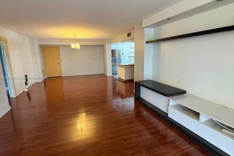 Купить кондоминиум в Холливуд, Флорида 2 спальни, 119.57м2, № 1977758 - фото 14