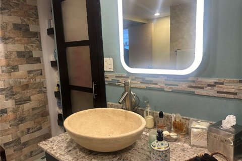 Купить кондоминиум в Холливуд, Флорида 2 спальни, 119.57м2, № 1977758 - фото 18