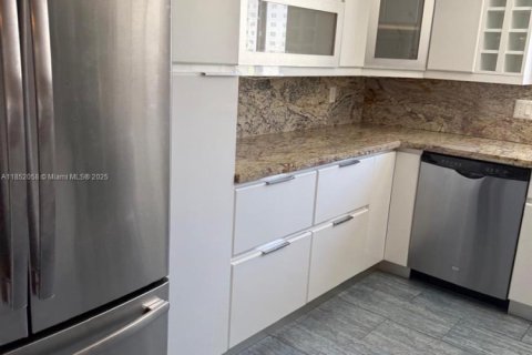 Купить кондоминиум в Холливуд, Флорида 2 спальни, 119.57м2, № 1977758 - фото 10