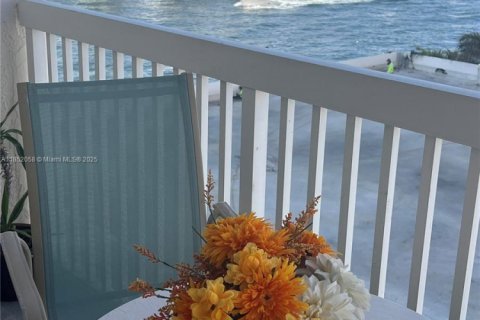 Купить кондоминиум в Холливуд, Флорида 2 спальни, 119.57м2, № 1977758 - фото 1