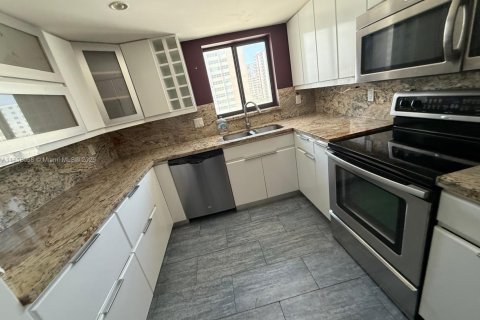 Купить кондоминиум в Холливуд, Флорида 2 спальни, 119.57м2, № 1977758 - фото 11