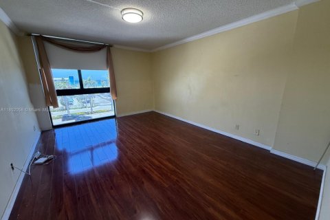 Купить кондоминиум в Холливуд, Флорида 2 спальни, 119.57м2, № 1977758 - фото 28