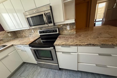 Купить кондоминиум в Холливуд, Флорида 2 спальни, 119.57м2, № 1977758 - фото 3