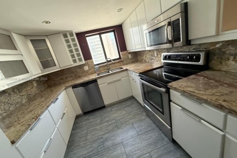 Купить кондоминиум в Холливуд, Флорида 2 спальни, 119.57м2, № 1977758 - фото 7