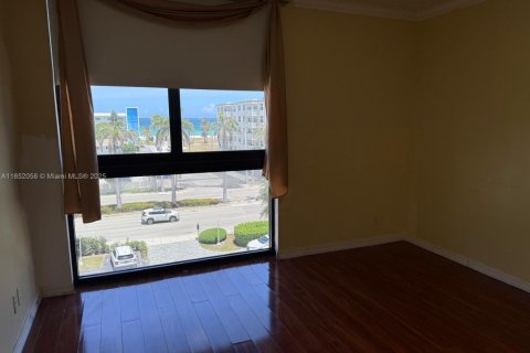 Купить кондоминиум в Холливуд, Флорида 2 спальни, 119.57м2, № 1977758 - фото 25