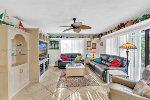 Casa en venta en Pembroke Pines, Florida, 3 dormitorios, 178.28 m2 № 1921720 - foto 8