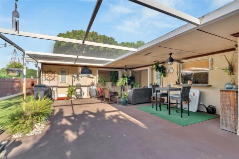 Casa en venta en Pembroke Pines, Florida, 3 dormitorios, 178.28 m2 № 1921720 - foto 21