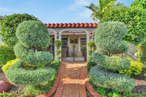 Casa en venta en Pembroke Pines, Florida, 3 dormitorios, 178.28 m2 № 1921720 - foto 4